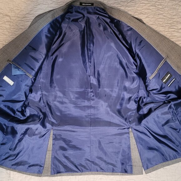 Suit - Picture 3 of 6